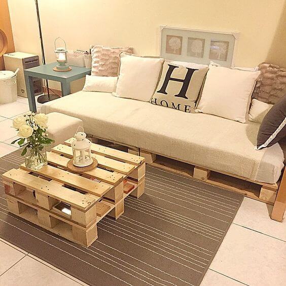 Palete sofa e mesa de centro